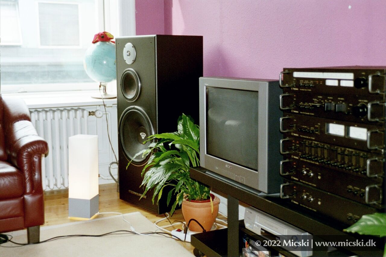 Picture of Cerwin-Vega AL-1002 floorstanding speaker in a living room in Copenhagen, Denmark, in the year of 2002. Sold by the audio store HiFi-Klubben in Copenhagen. Picture also features a 1977 Technics professional series stereo rack with Technics ST-9030 FM stereo tuner, Technics SU-9070 preamplifier, Technics SH-9010 frequency equalizer, Technics SH-9020 peak meter unit and two Technics SE-9060 power amplifiers.
